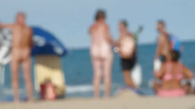 Tốt nhất khiêu dâm, không giấy đăng ký  Tóc đỏ mặc như một cảnh sát thủ dâm phim set gay nhat trước máy quay