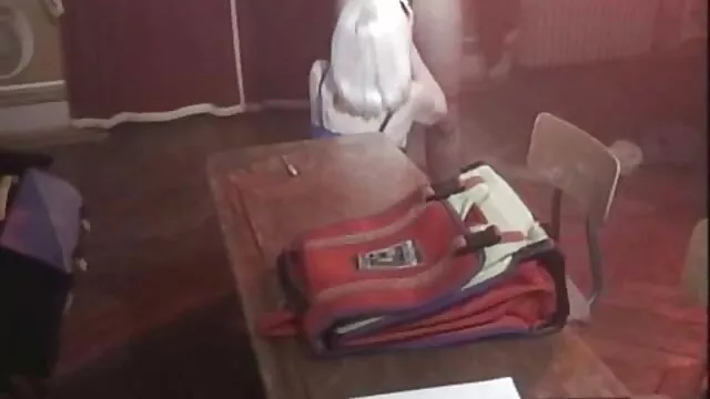 Tốt nhất khiêu dâm, không giấy đăng ký  Một trẻ đẹp và một người đàn ông với một dương vật, có tình dục trong một set nhat ban hay mùa hè tắm trong sân nhà nước của họ,
